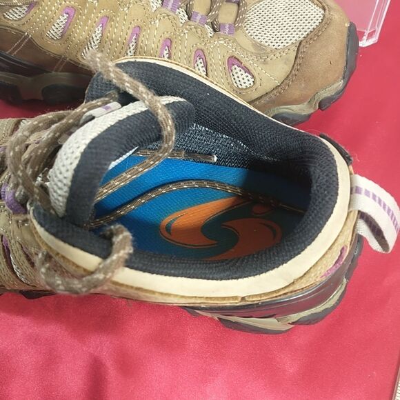 Oboz Women's SZ 10W Waterproof Hiking Shoe Sneaker Brown Purple . - Picture 8 of 9